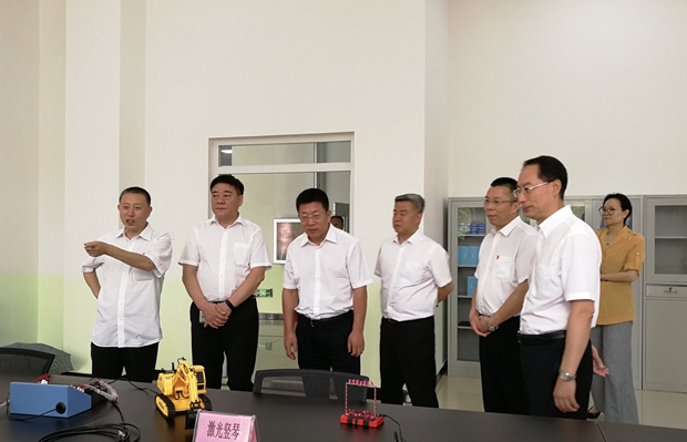 世界青年技能日系列宣传活动——技能脱贫技能成才先进事迹报告会在我院举行